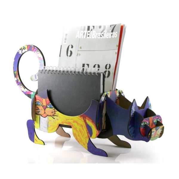 Revisteiro Gato