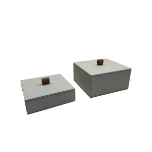 Kit c/2 Caixas Decorativas Quadradas em MDF Revestida em Couro Sintético Cinza