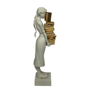 Escultura Ana e os Livros